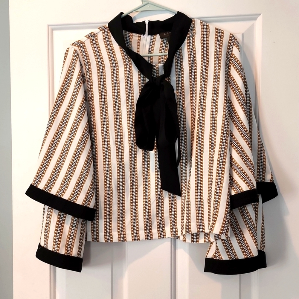 GRACIA TIERED BELL SLEEVE TOP